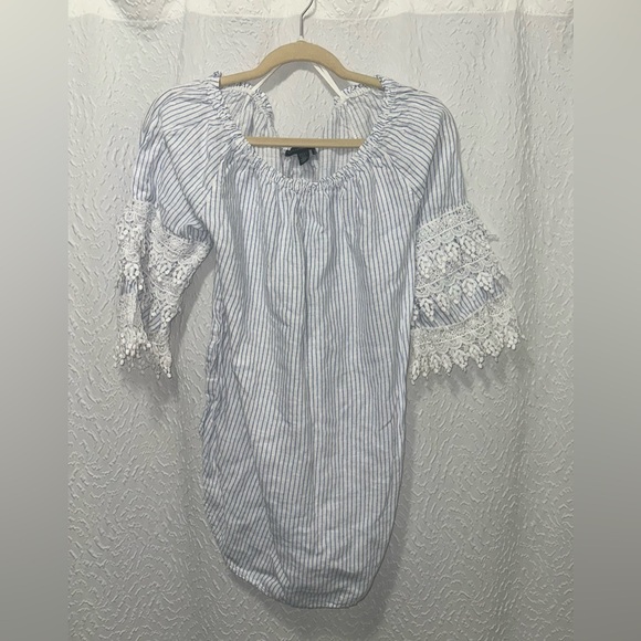 Saks Fifth Avenue Tops - SAKS FIFTH AVENUE Women’s Blue and White Striped Top